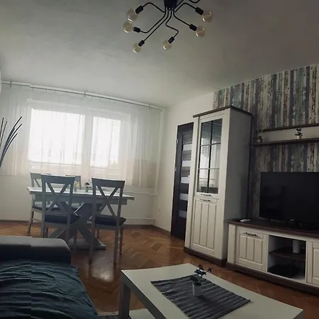 Spacious 2-bedroom In With Parking 아파트