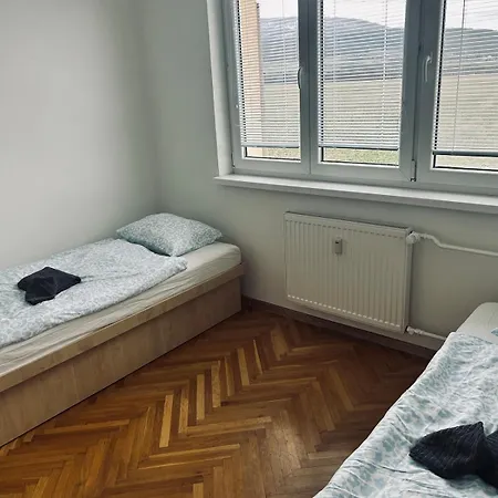 Spacious 2-bedroom In With Parking * Topoľčianky