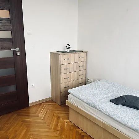 Spacious 2-bedroom In With Parking Apartman Topoľčianky