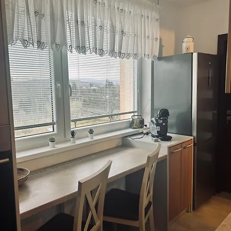 Spacious 2-bedroom In With Parking *