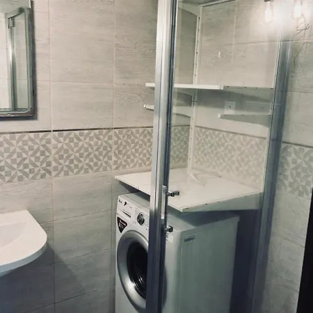Spacious 2-bedroom In With Parking