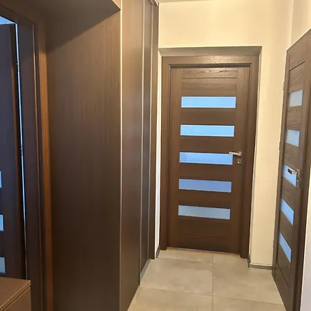 아파트 Spacious 2-bedroom In With Parking