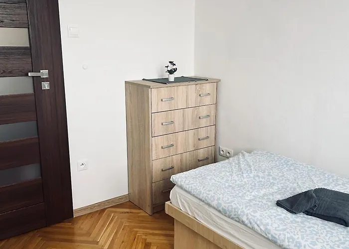 Spacious 2-bedroom In With Parking Apartman Topoľčianky