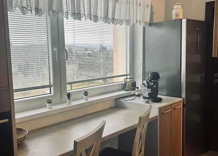 Spacious 2-bedroom In With Parking *