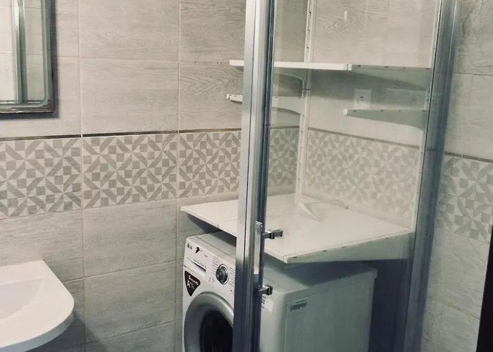 Spacious 2-bedroom In With Parking