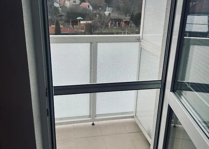 Spacious 2-bedroom In With Parking Apartman Topoľčianky